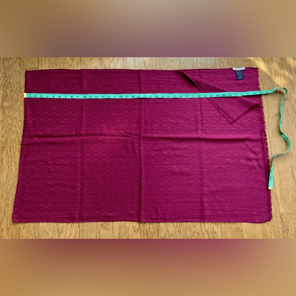 TORY BURCH Burgundy Scarf This short, fringed accessory - Picture 7 of 7